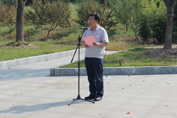 王總作重要講話(huà).JPG